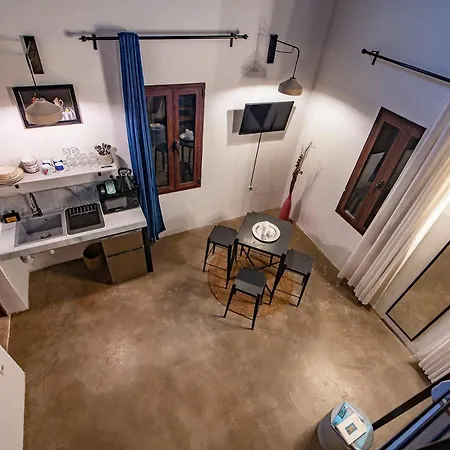 Old Town Corner Luxury Апарт-готель